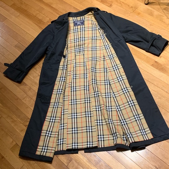 Burberry Jackets & Blazers - ⬇️PRICE DROP‼️Vintage Burberry trench coat